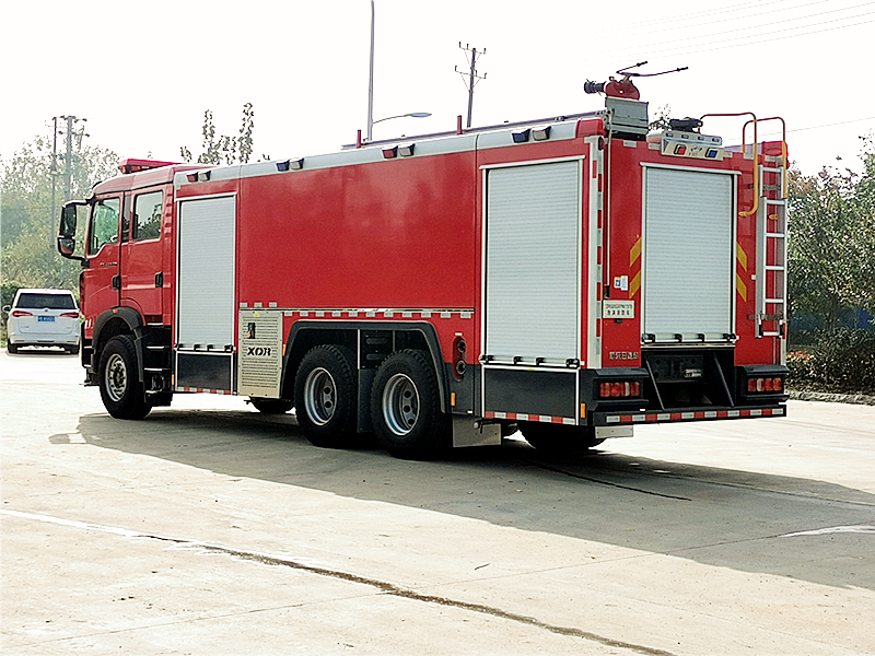 6670(Kg)前悬后悬:1400/28程力威牌洒水车价格